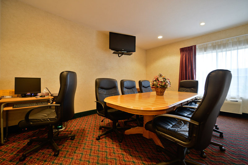BEST WESTERN PLUS Howe Inn - Howe, IN