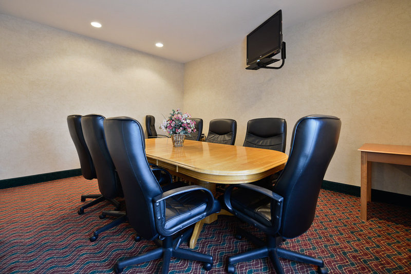 BEST WESTERN PLUS Howe Inn - Howe, IN