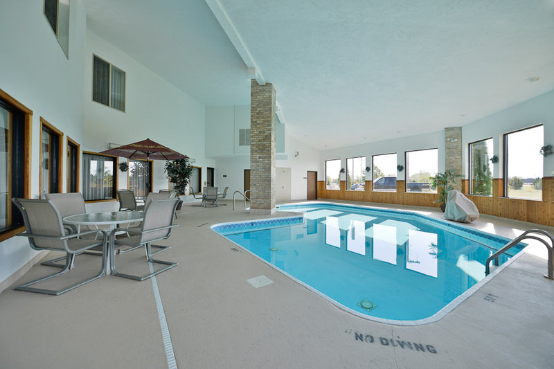BEST WESTERN PLUS Howe Inn - Howe, IN