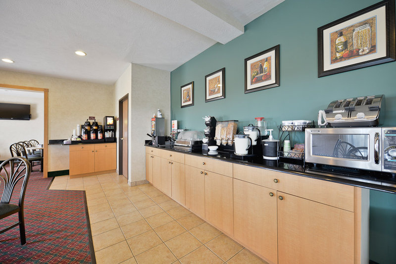BEST WESTERN PLUS Howe Inn - Howe, IN