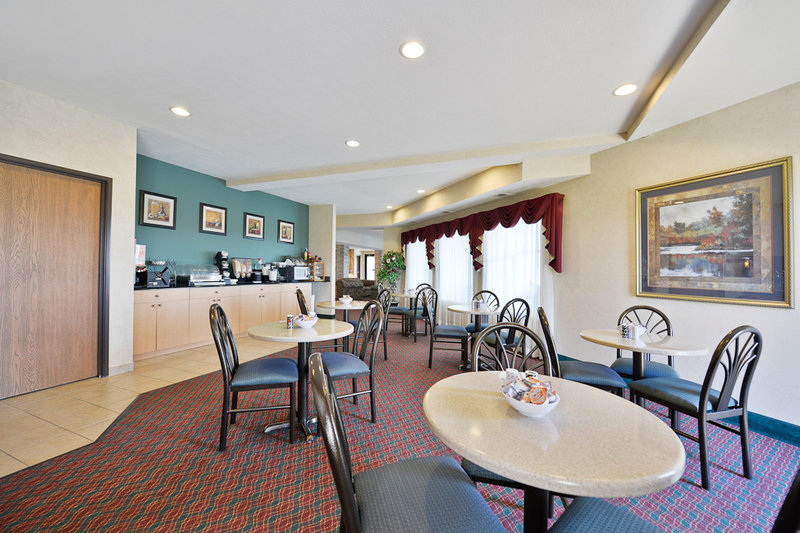 BEST WESTERN PLUS Howe Inn - Howe, IN