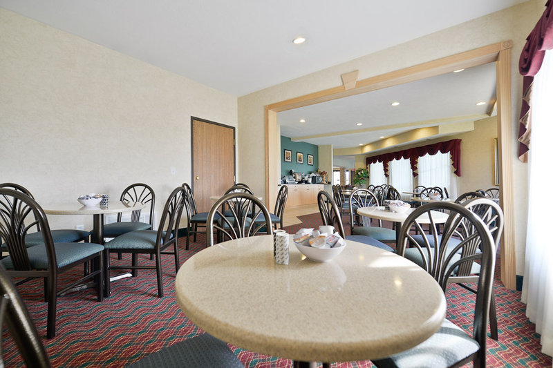 BEST WESTERN PLUS Howe Inn - Howe, IN
