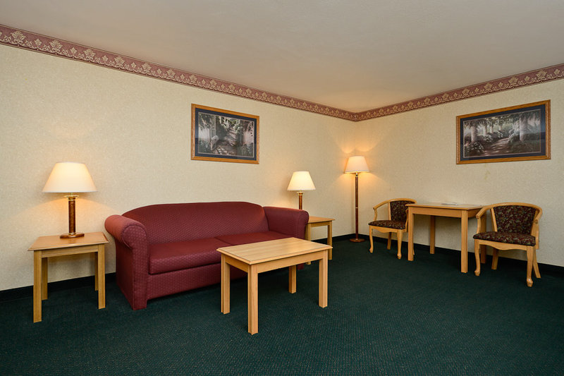 BEST WESTERN PLUS Howe Inn - Howe, IN
