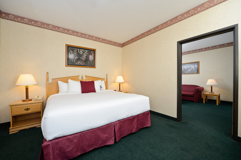 BEST WESTERN PLUS Howe Inn - Howe, IN