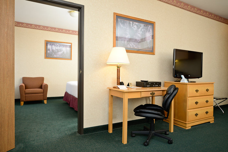 BEST WESTERN PLUS Howe Inn - Howe, IN
