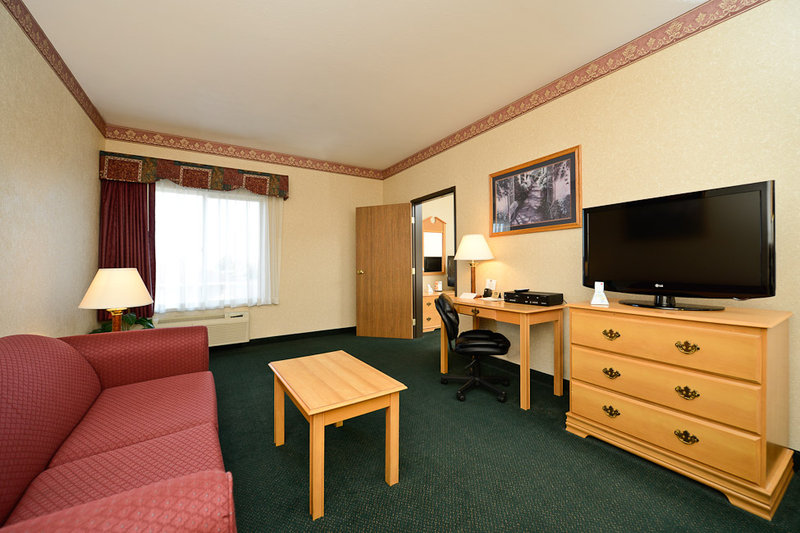 BEST WESTERN PLUS Howe Inn - Howe, IN