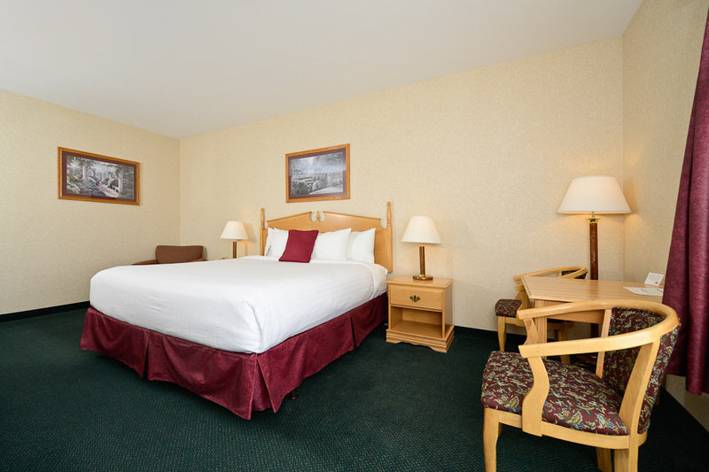 BEST WESTERN PLUS Howe Inn - Howe, IN