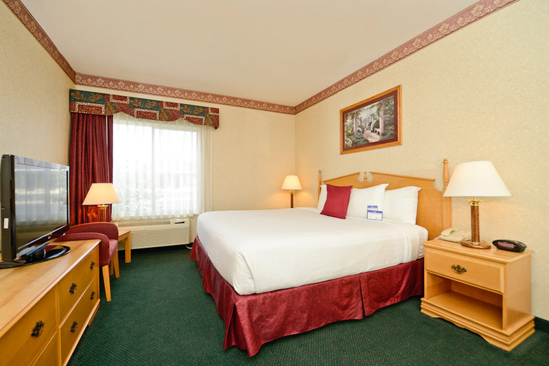 BEST WESTERN PLUS Howe Inn - Howe, IN