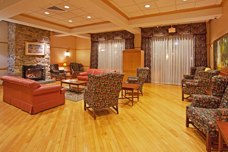 Holiday Inn Express BREEZEWOOD - Wood, PA