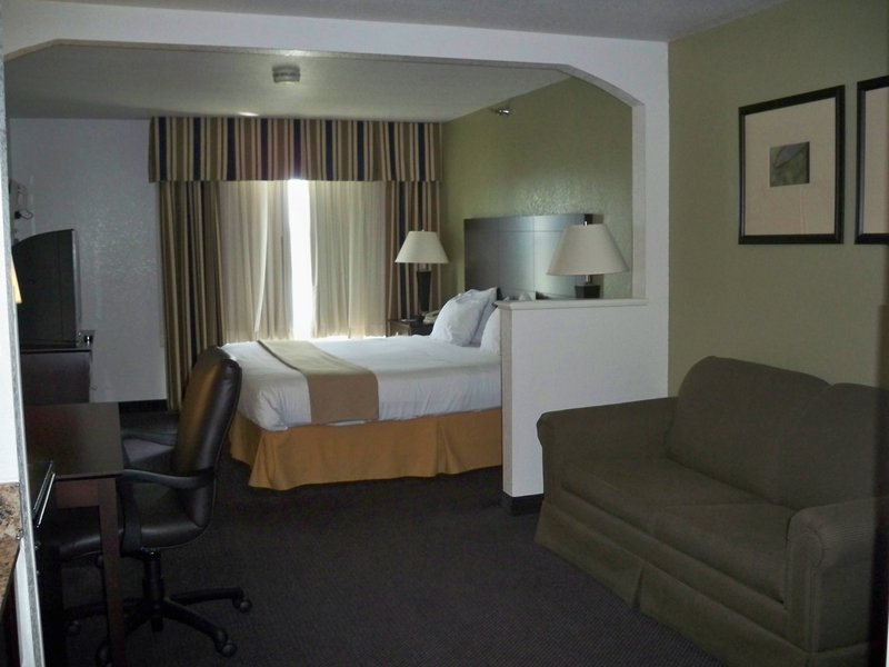 Holiday Inn Express - Montezuma, OH