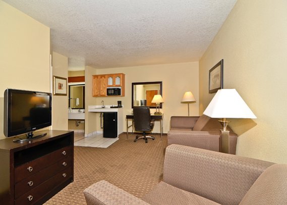 Quality Inn & Suites Los Angeles