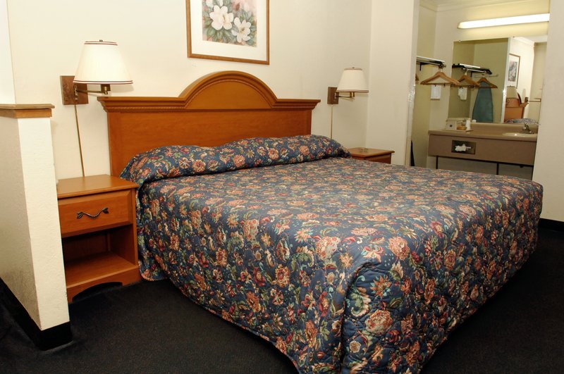 Colony Inn - Forrest City, AR