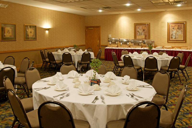 Radisson Hotel & Conference Center Coralville-Iowa City - Coralville, IA