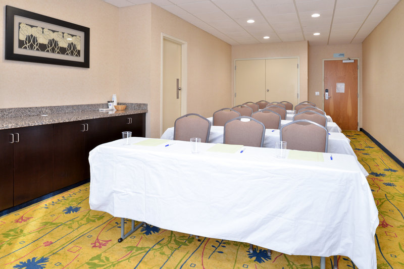 Holiday Inn Express & Suites CATHEDRAL CITY (PALM SPRINGS) - Yucca Valley, CA