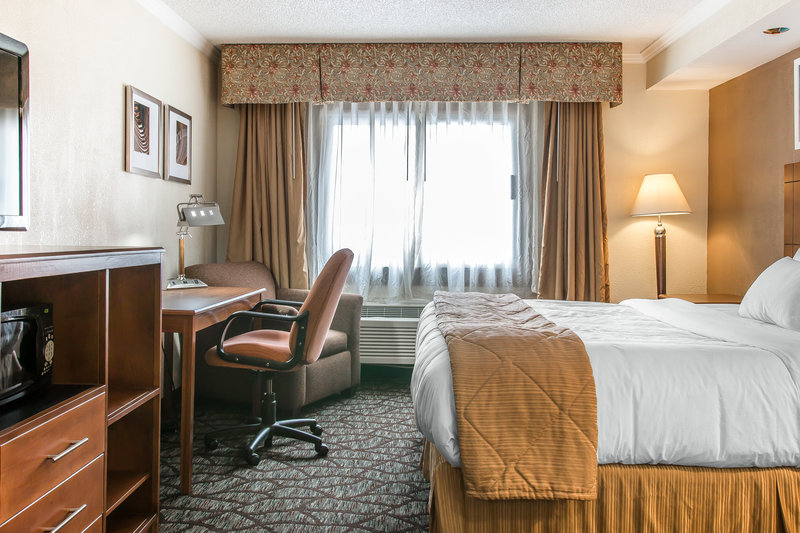 Clarion Hotel Detroit Metro Airport - Romulus, MI