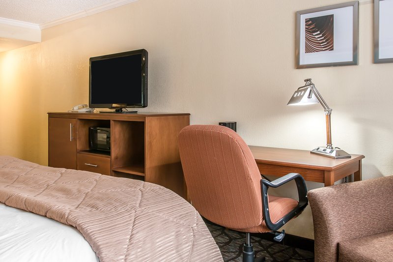 Clarion Hotel Detroit Metro Airport - Romulus, MI