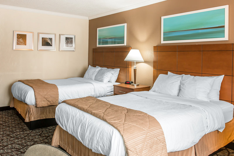 Clarion Hotel Detroit Metro Airport - Romulus, MI