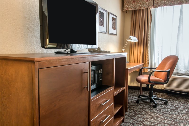 Clarion Hotel Detroit Metro Airport - Romulus, MI