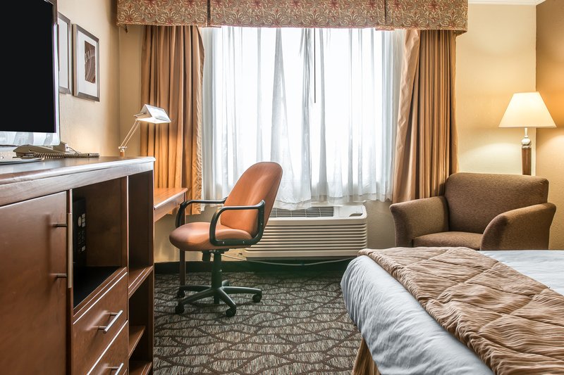 Clarion Hotel Detroit Metro Airport - Romulus, MI