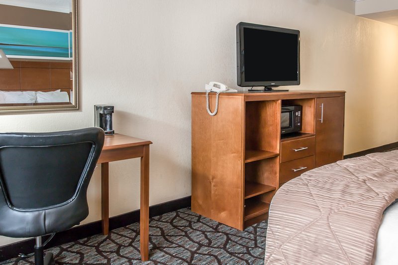Clarion Hotel Detroit Metro Airport - Romulus, MI