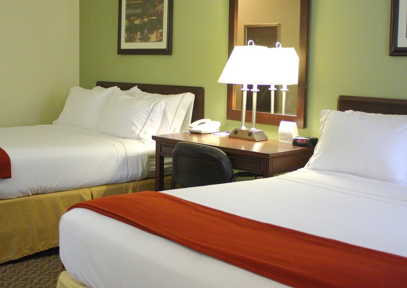 Holiday Inn Express OSAGE BCH - LAKE OF THE OZARKS - Oshkosh, WI