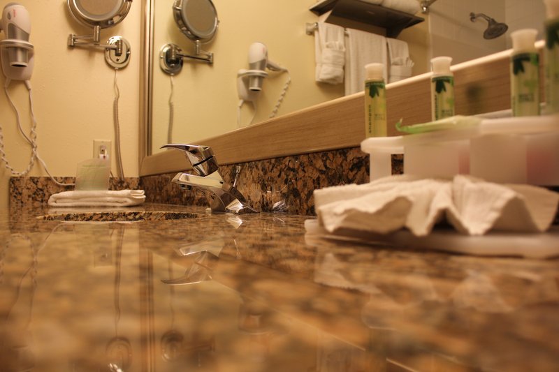 Holiday Inn Express OSAGE BCH - LAKE OF THE OZARKS - Oshkosh, WI