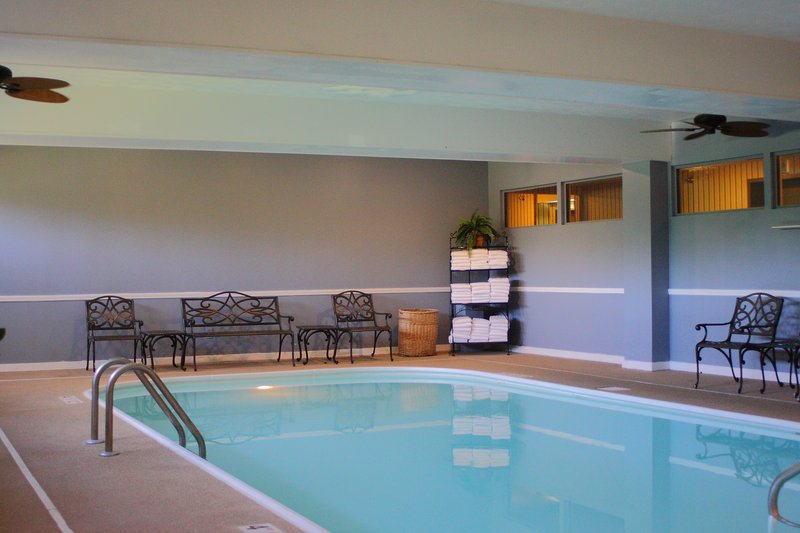 Holiday Inn Express OSAGE BCH - LAKE OF THE OZARKS - Oshkosh, WI