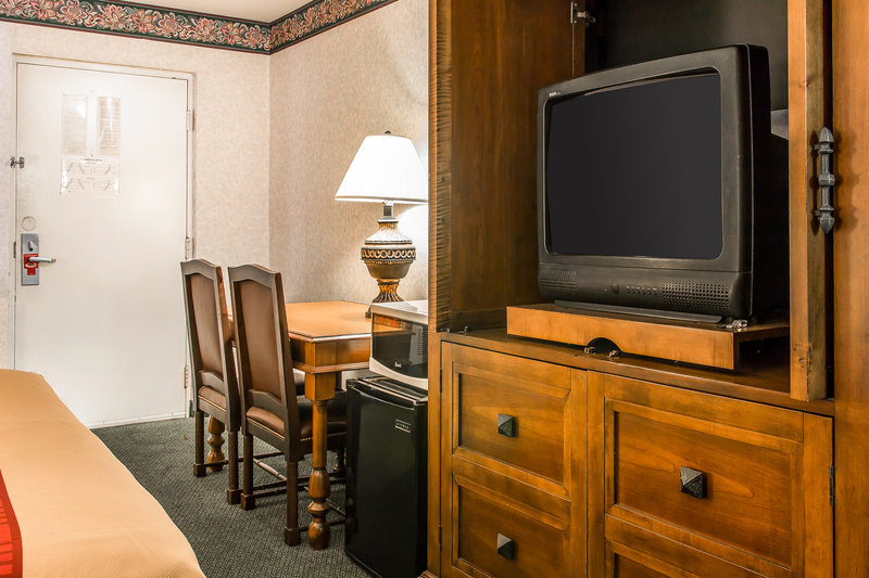 Econo Lodge - Findlay, OH