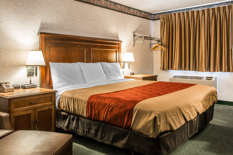 Econo Lodge - Findlay, OH