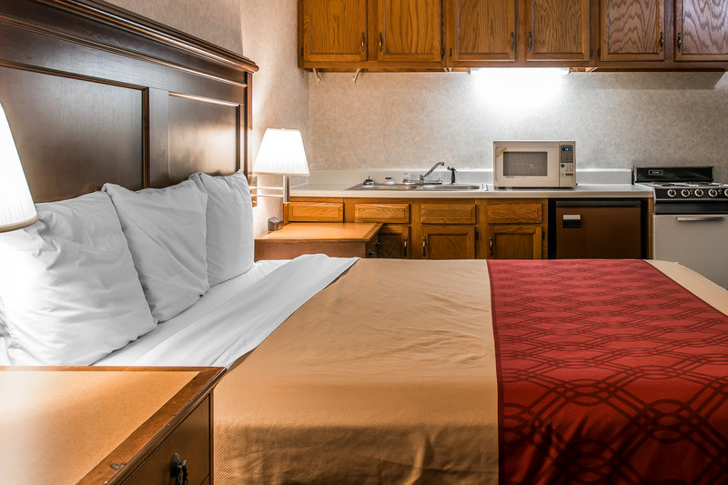 Econo Lodge - Findlay, OH