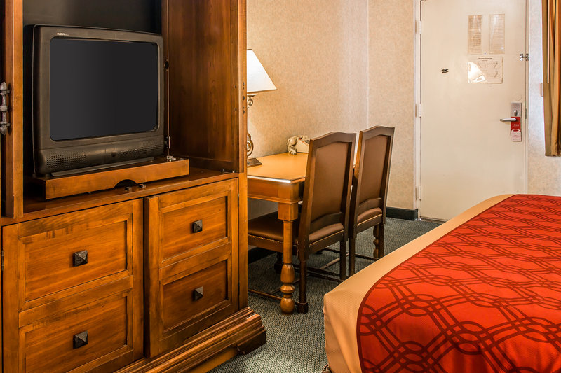Econo Lodge - Findlay, OH