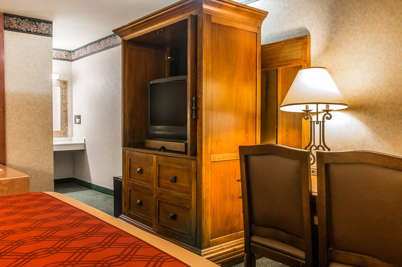 Econo Lodge - Findlay, OH