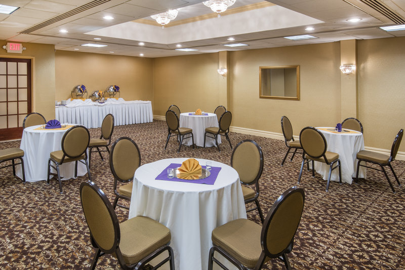 Crowne Plaza EDISON - Edison, NJ