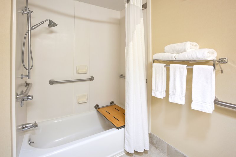 Holiday Inn Express CEDAR RAPIDS (COLLINS RD) - Cedar Rapids, IA