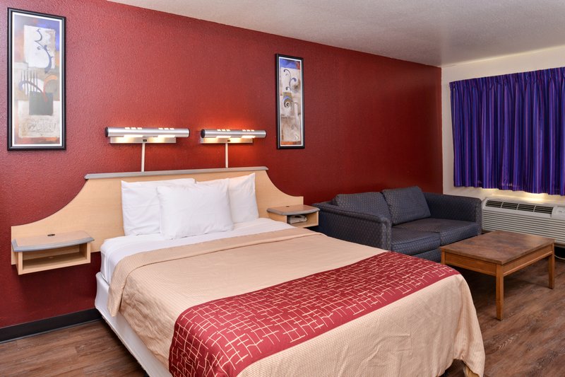 Red Roof Inn Palm Springs-Thousand Palms - Thousand Palms, CA