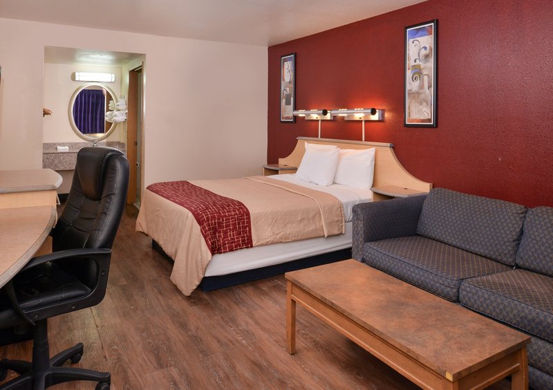Red Roof Inn Palm Springs-Thousand Palms - Thousand Palms, CA