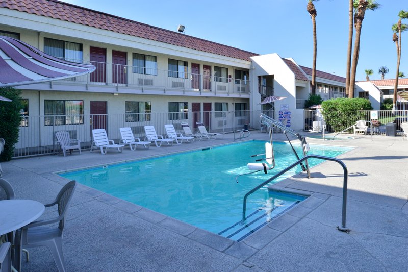 Red Roof Inn Palm Springs-Thousand Palms - Thousand Palms, CA
