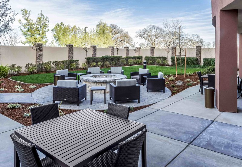 Courtyard By Marriott Roseville Galleria Mall/Creekside Ridge Drive - Roseville, CA