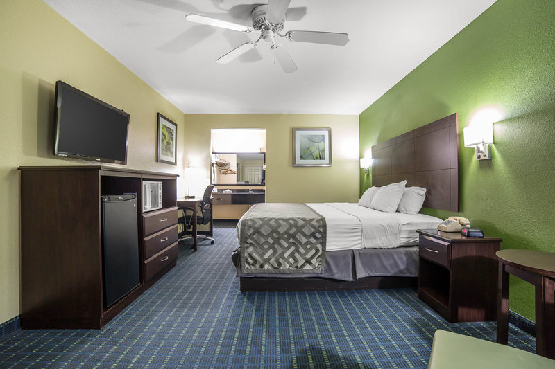 Rodeway Inn & Suites - Needles, CA