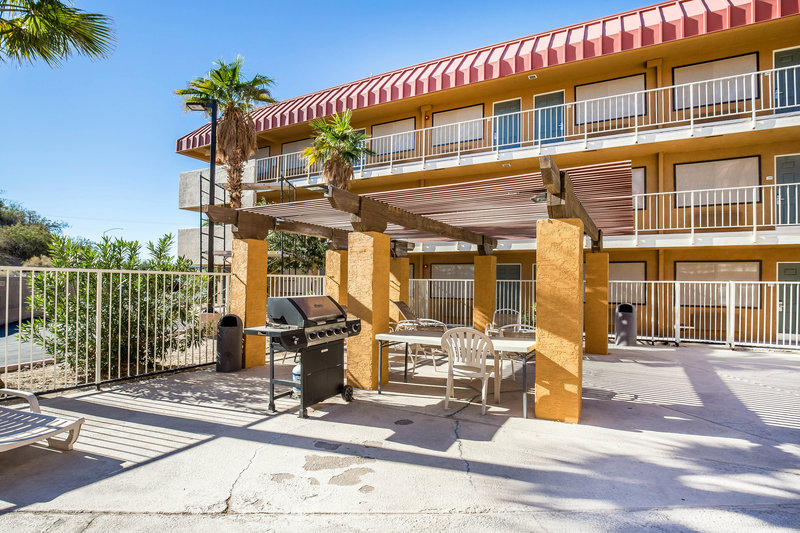 Rodeway Inn & Suites - Needles, CA