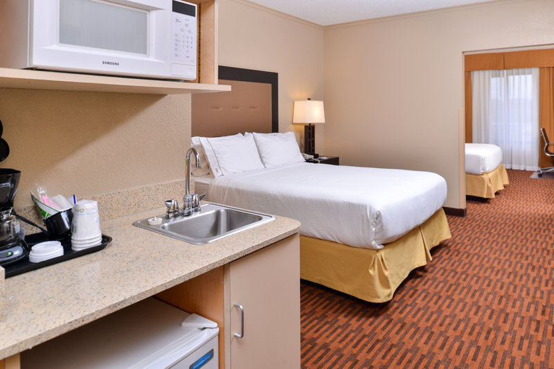 Holiday Inn Express BREEZEWOOD - Wood, PA