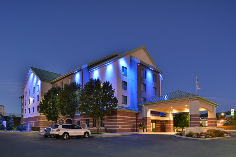 Holiday Inn Express BREEZEWOOD - Wood, PA