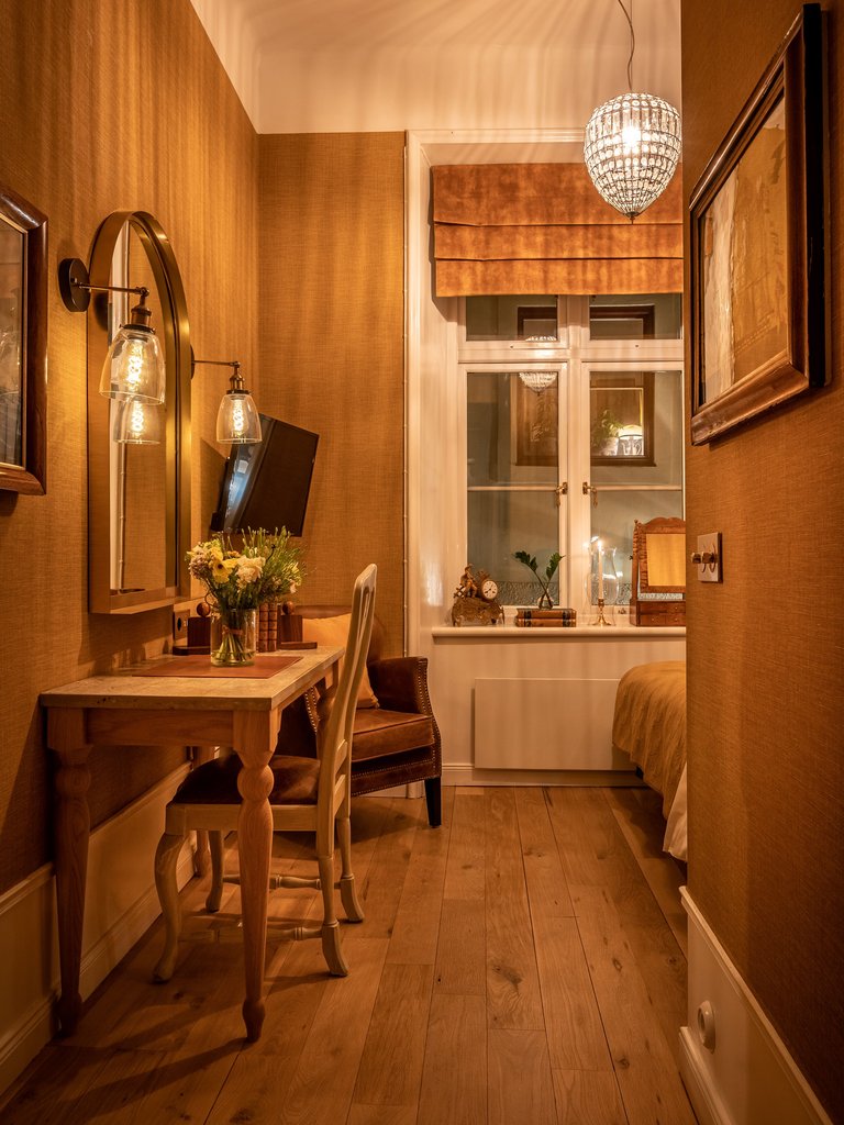 Collector's Victory Hotel