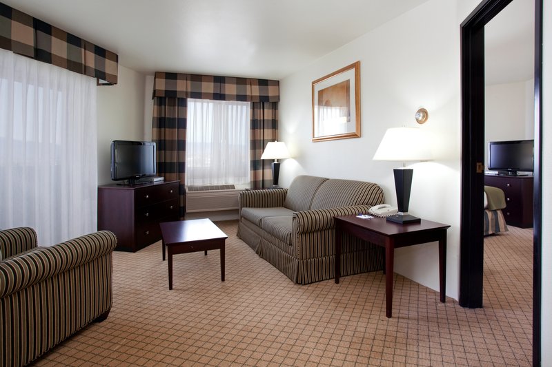 Holiday Inn Express Colorado Springs Airport - Colorado Springs, CO