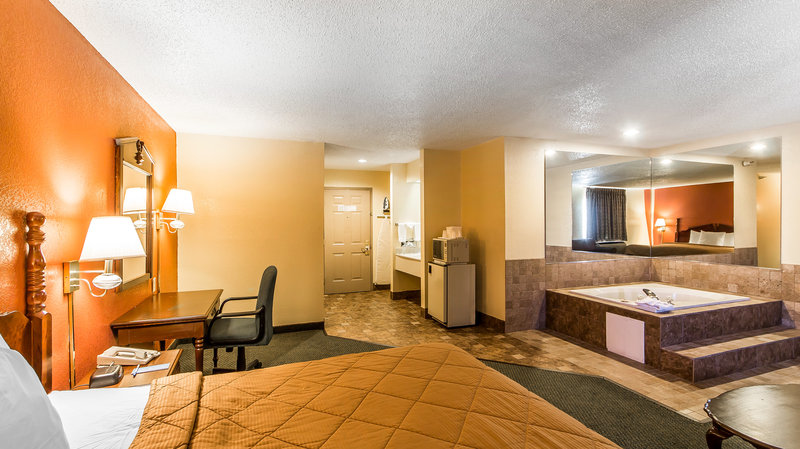 Rodeway Inn & Suites Airport - Tulsa, OK