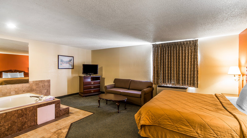 Rodeway Inn & Suites Airport - Tulsa, OK