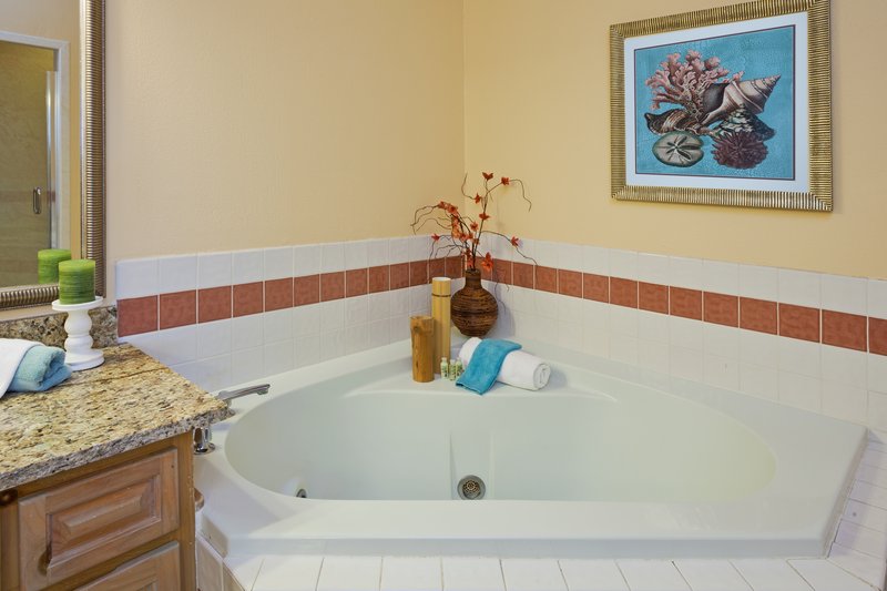 Holiday Inn Hotel & Suites CLEARWATER BEACH S-HARBOURSIDE - Indian Rocks Beach, FL