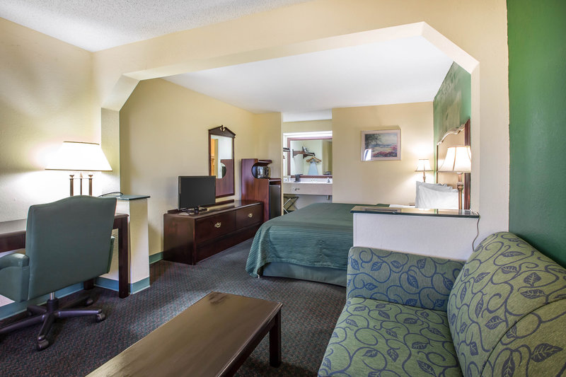 Quality Inn - Byron, GA