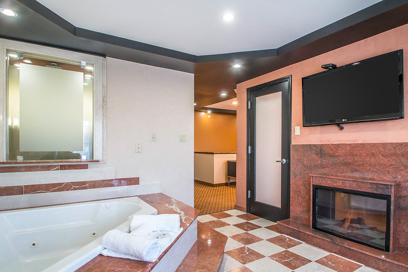 Clarion Inn Elmhurst - Oakbrook - Elmhurst, IL