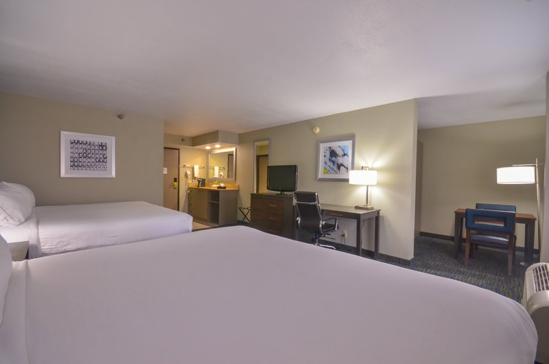 Holiday Inn Express & Suites FAYETTEVILLE-UNIV OF AR AREA - Springdale, AR